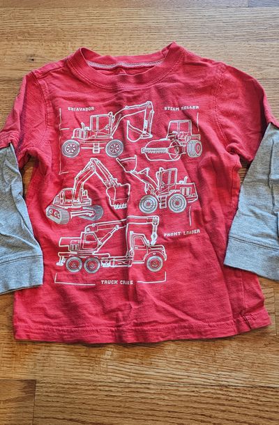 Carter's Boys 3T red double layers sleeves in great condition 3T