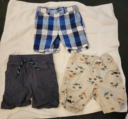 Old Navy, Carter Lot of 4T short. As in pic 4T