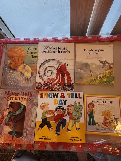 Eric carle a house for Hermit Ctab Plus total of Lot of 6 books