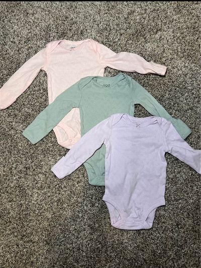 Carters long sleeve onsies lot of 3 Lot of 3 long sleeve onsies 3 Months